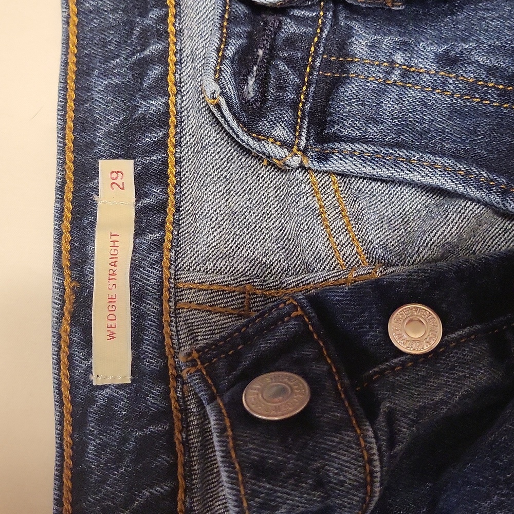 Women's Levi's Wedgie Straight Leg Jeans - Picture 4 of 7
